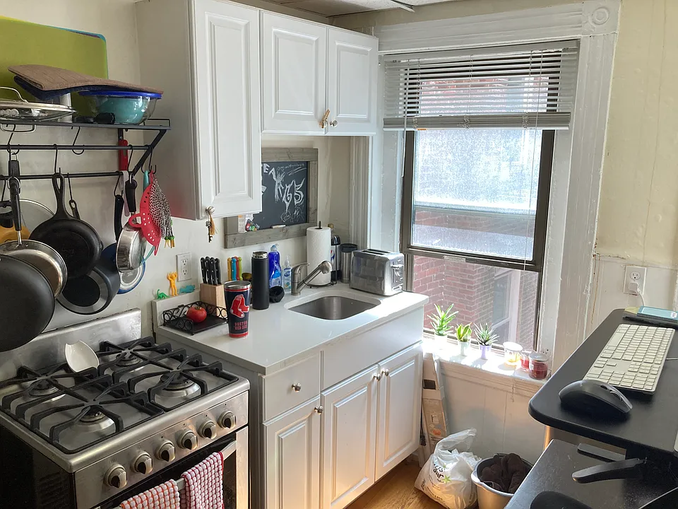 10 Wiget St #6