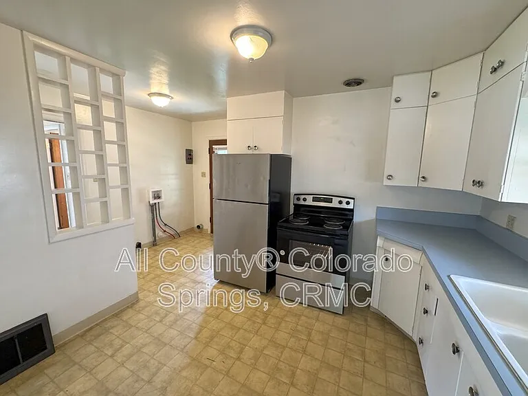 1407 E Platte Ave — Photo 5