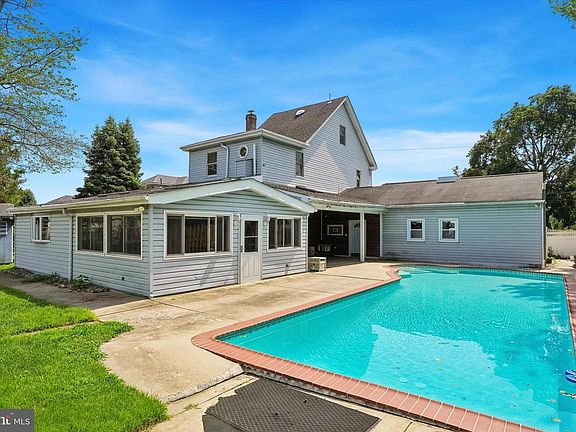 3rd image of 1049 Richardson Ave