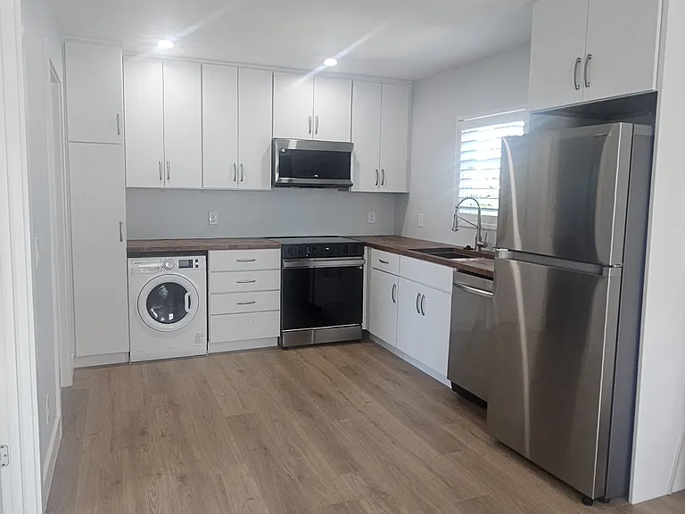 1213 Formosa Ave — Photo 22