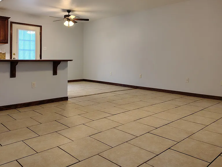 2518 Pineridge St — Photo 4