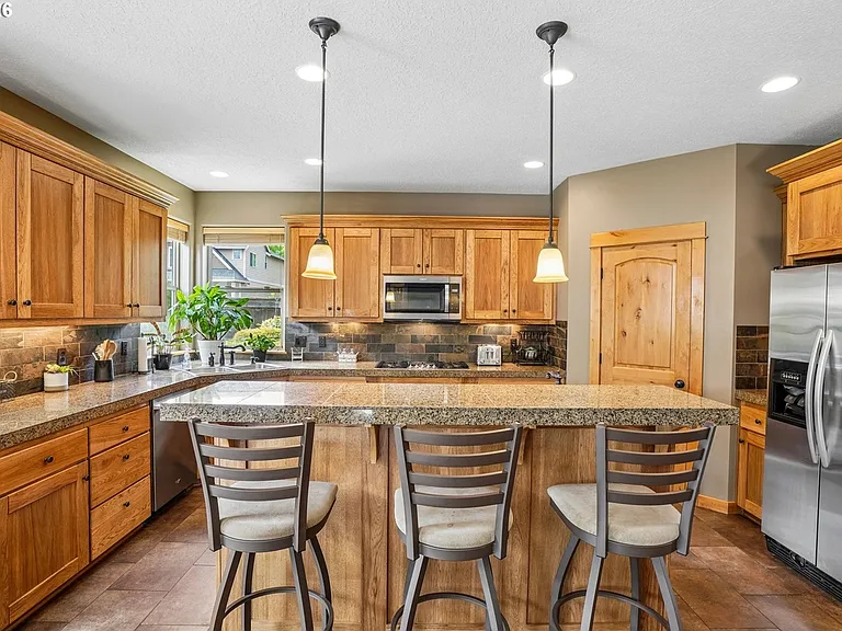 286 SE Condor Dr — Photo 36