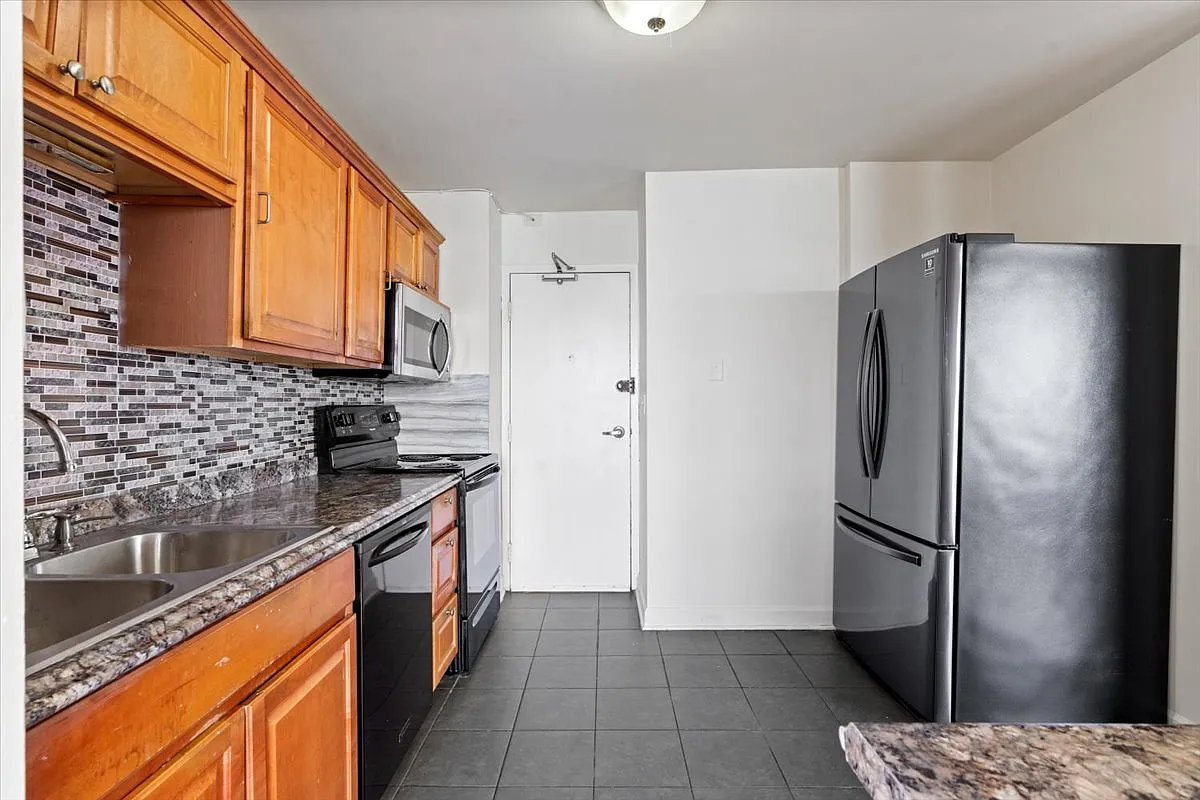 2 bed, 1400 sqft, $3,000 — Photo 3