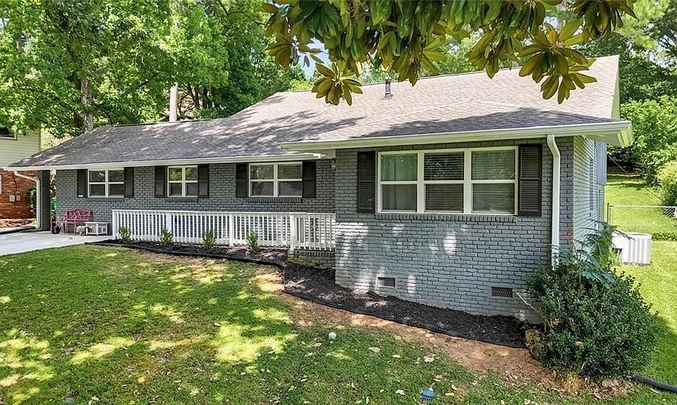1st image of 1954 Timothy Dr NE