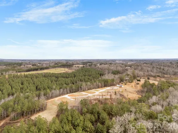 132 Howser Dr, Casar, NC 28020