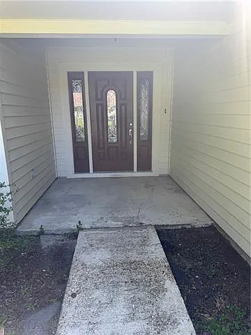 3 bed, 2.0 bath, 2020 sqft, $2,400 — Photo 3