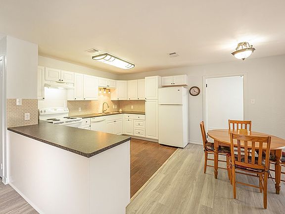 3rd image of 913 N 26th St