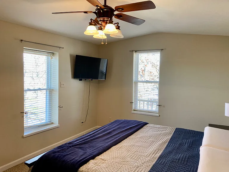 833 Main St #B — Photo 18