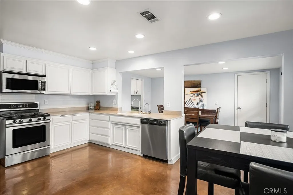 3 bed, 1622 sqft, $5,300 — Photo 4