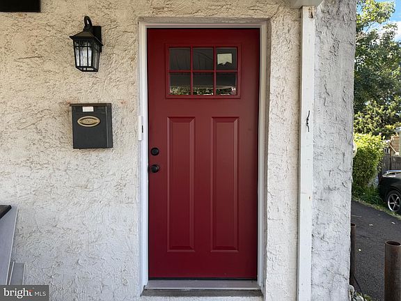 3rd image of 415 Maple St Fl 2
