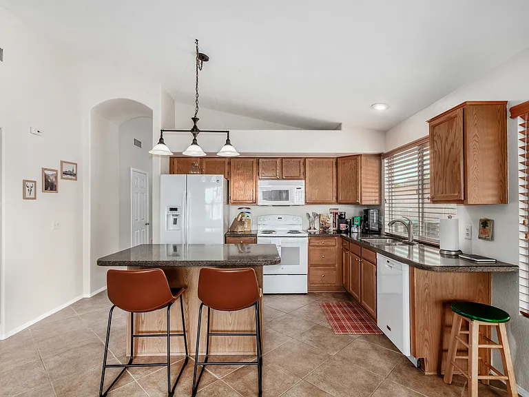 7724 W Topeka Dr — Photo 12