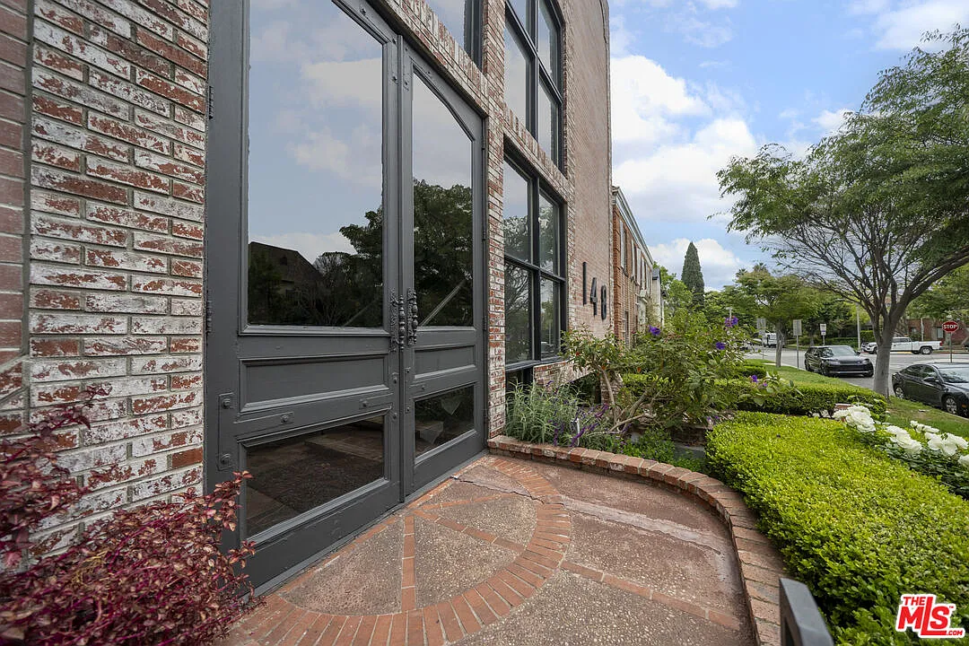 2 bed, 2.0 bath, $4,400 — Photo 2