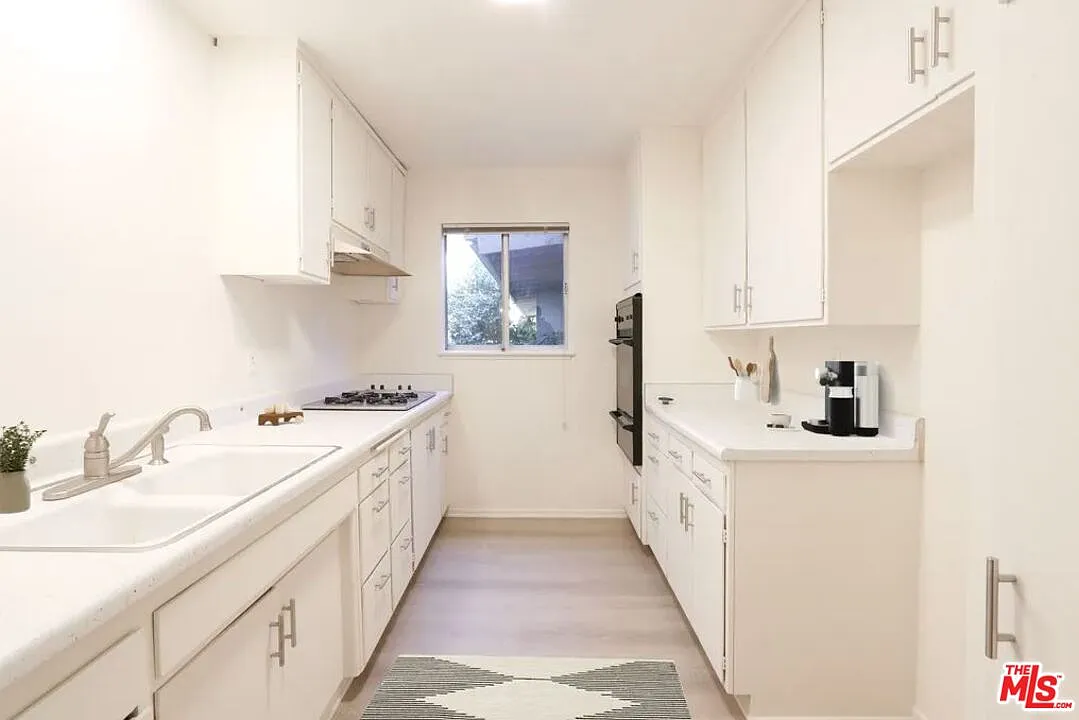 1 bed, 1.0 bath, 1050 sqft, $2,495 — Photo 2