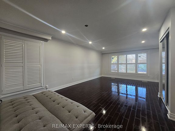 4th image of 24 Roskell Cres