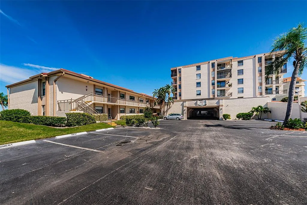 1 bed, 1.5 bath, 790 sqft, $2,100 — Photo 3