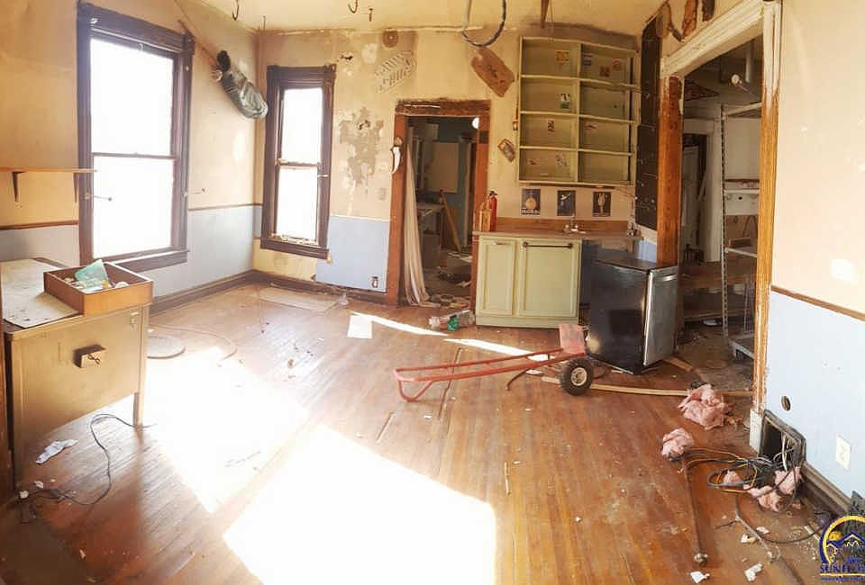 2nd image of 435 SW Clay St