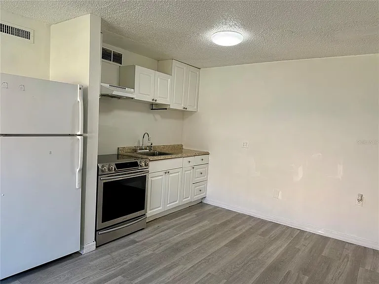 9013 Westchester Cir #32 — Photo 6