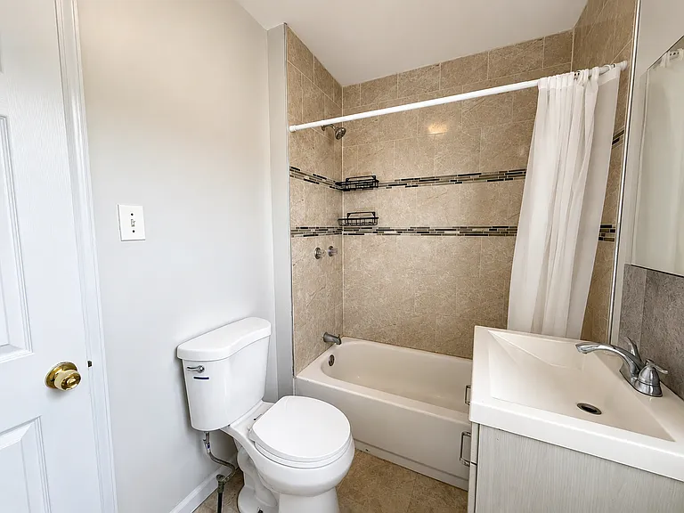 2966 N Ringgold St — Photo 17