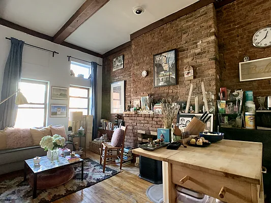 Rented by Building Equity Real Estate LLC | media 32