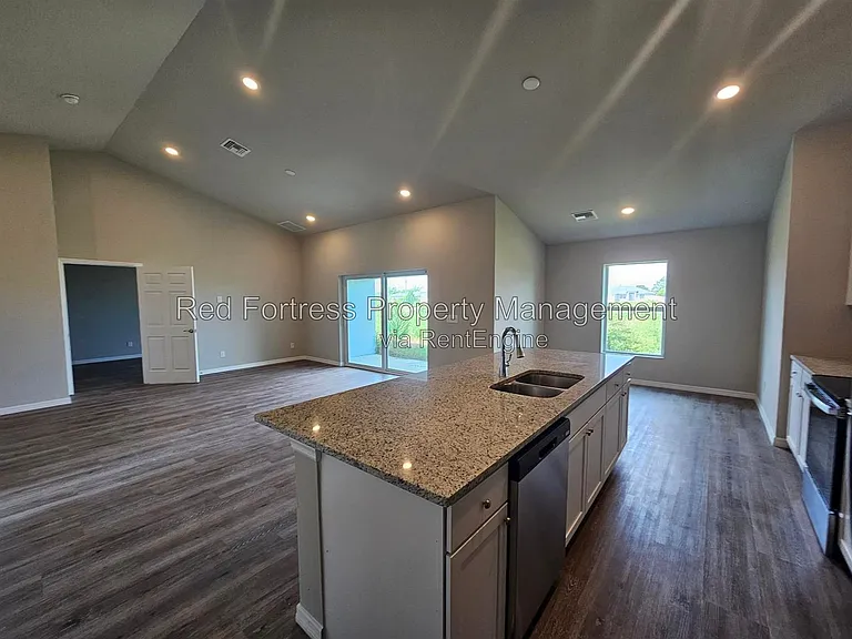 2300 NW 9th Ave — Photo 2