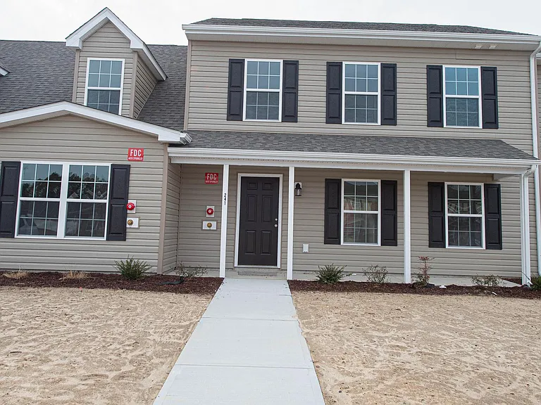 241 Morgans Ct — Photo 2