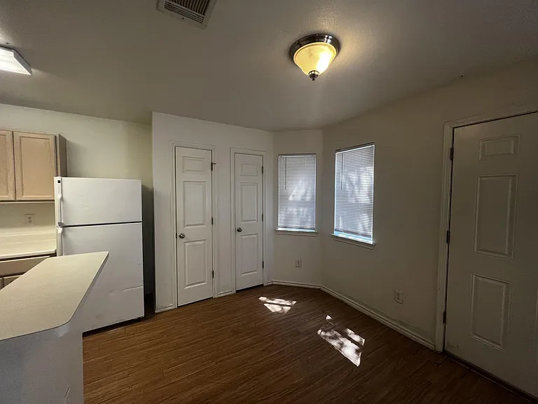 127 Cedargrove St — Photo 3