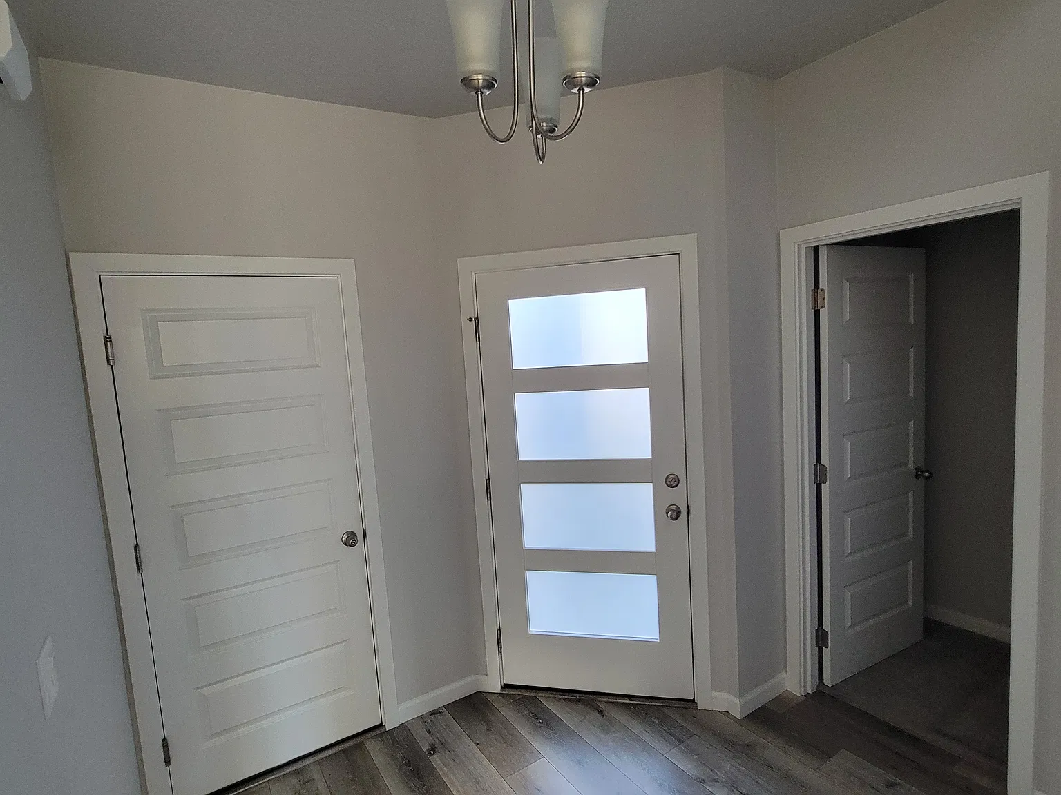3 bed, 2343 sqft, $3,100 — Photo 4