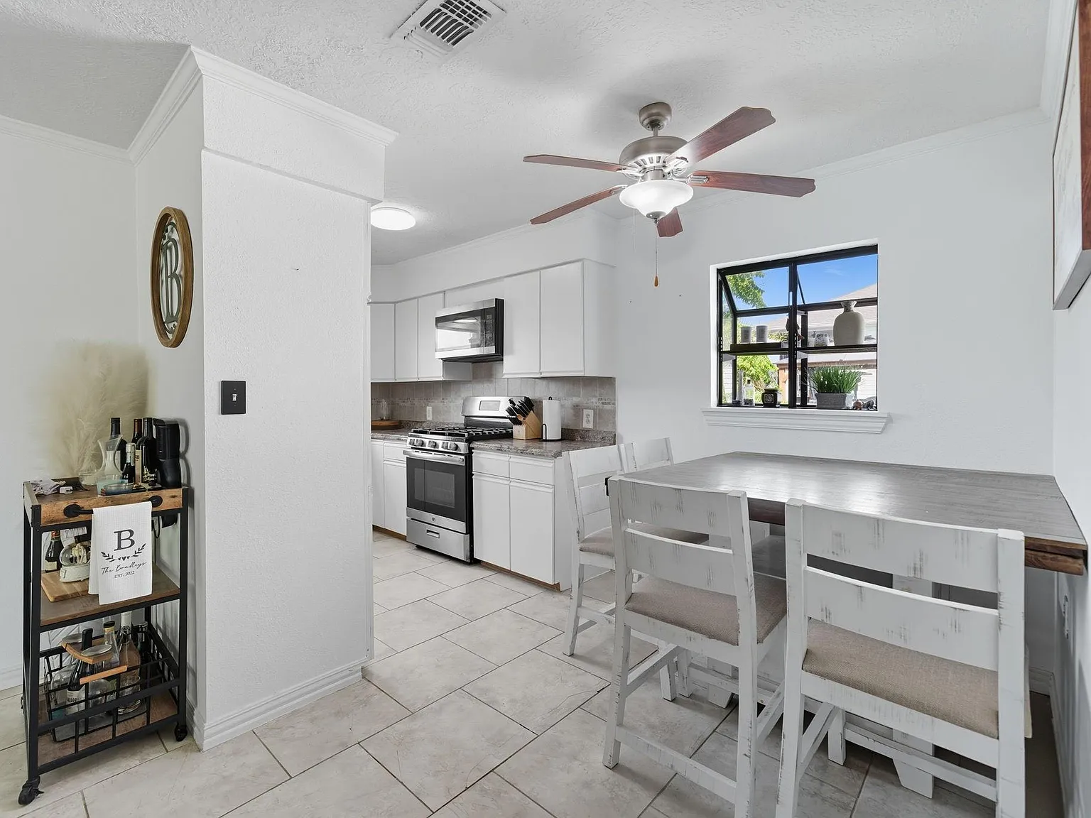 2 bed, 1.5 bath, 960 sqft, $2,100 — Photo 4