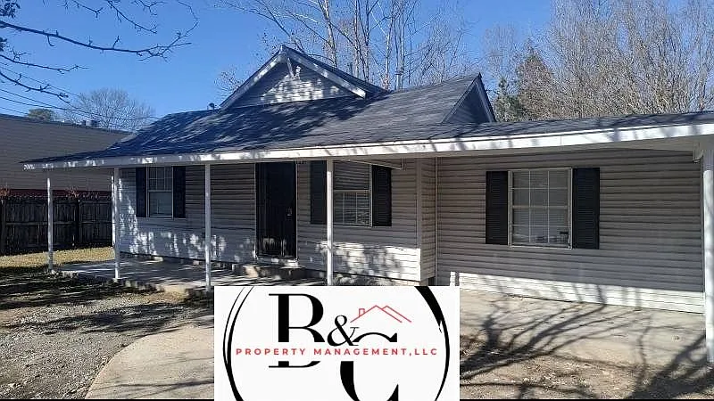 3 bed, 1.0 bath, 1102 sqft, $900 — Photo 1