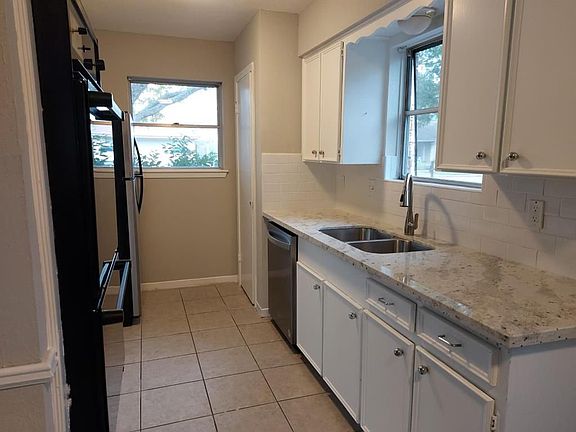 3rd image of 8602 Twisting Vine Ln