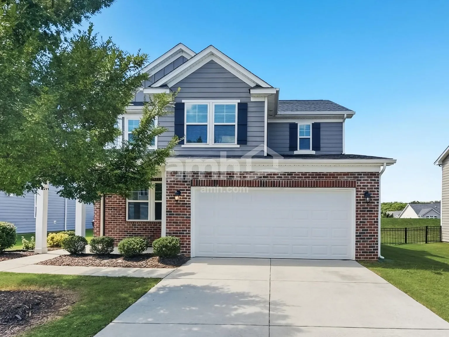 5 bed, 3.0 bath, 2400 sqft, $2,570 — Photo 1