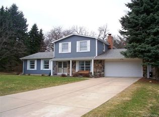 11479 Orchardview Dr, Fenton, MI 48430
