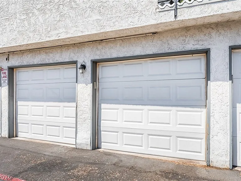 900 Willow Tree Dr #C — Photo 33