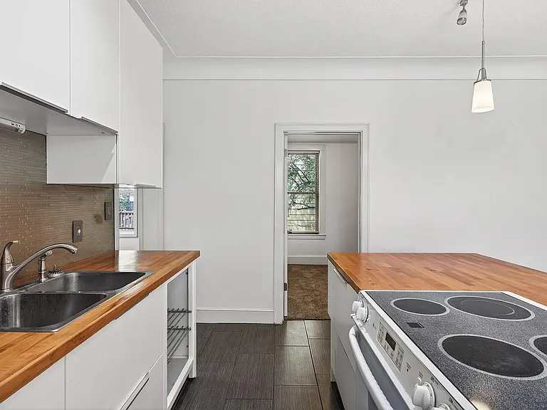 144 8th Ave S #1 — Photo 11