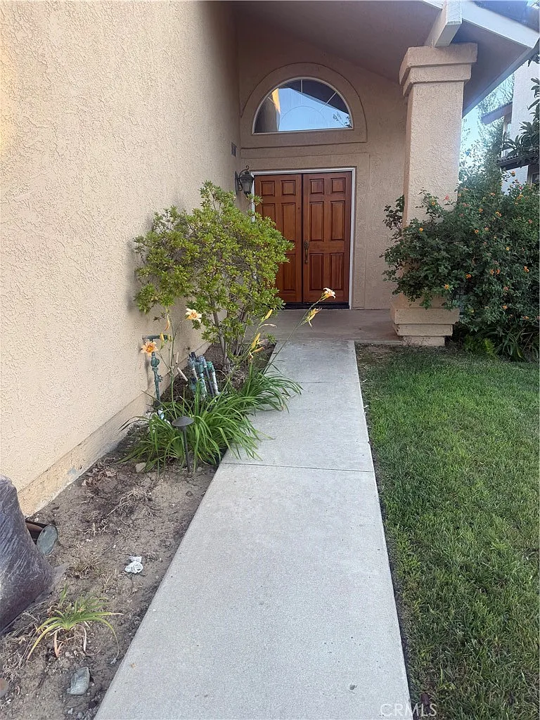 3 bed, 2.5 bath, 1864 sqft, $4,400 — Photo 2
