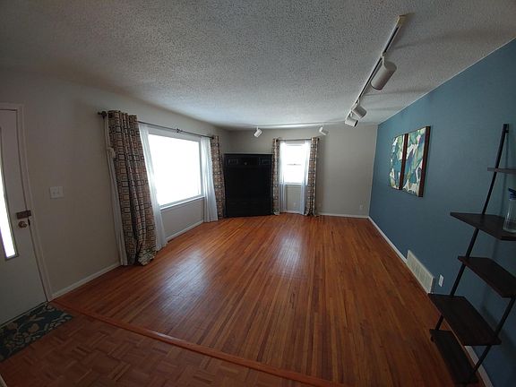 3rd image of 412 Teagarden Dr