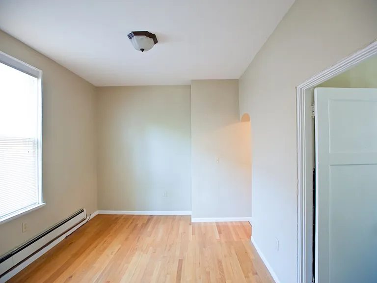 1 Bd/1ba W Heat Near Brady Half Off First Month — Photo 6