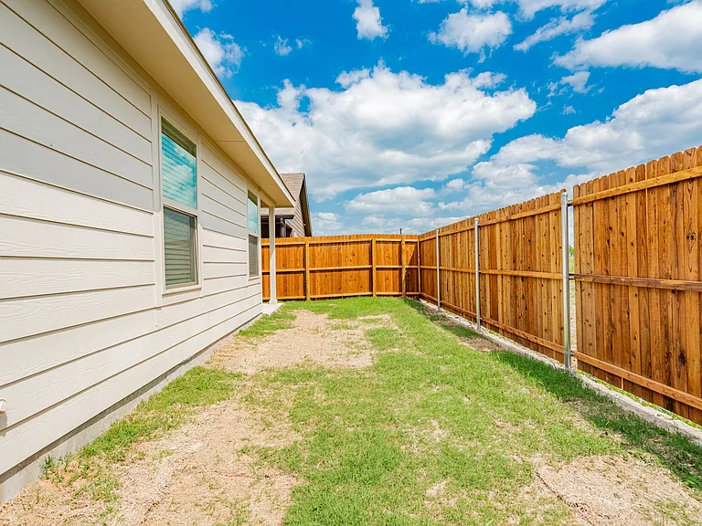 916 Sunrise Ln — Photo 35