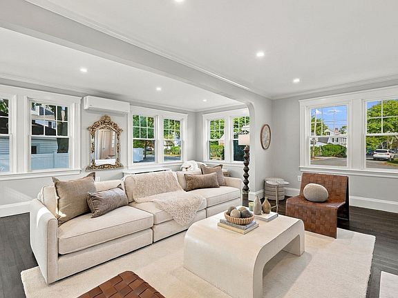 4th image of 74 Tedesco St