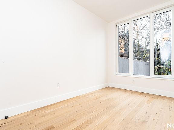 5th image of 96 Moore St #2B