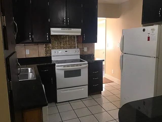 3241 Delmar Ln NW — Photo 2