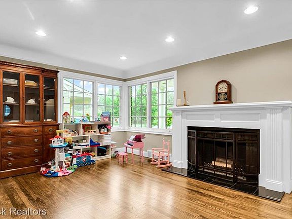 4th image of 2253 Pembroke Rd