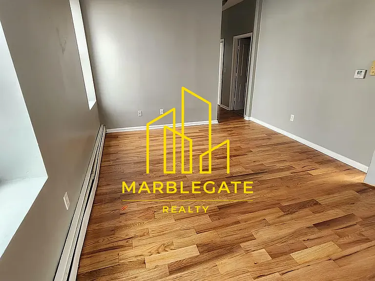 136 S 7th St #33R — Photo 4