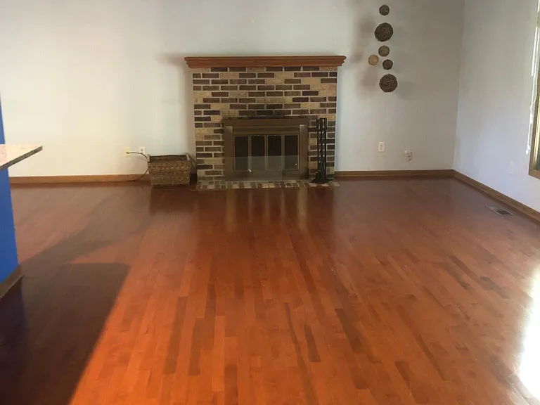 9695 Buckingham Dr — Photo 5