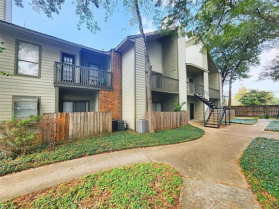 3rd image of 17417 Red Oak Dr APT 109