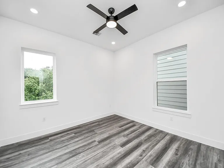 2709 Dennis St — Photo 38