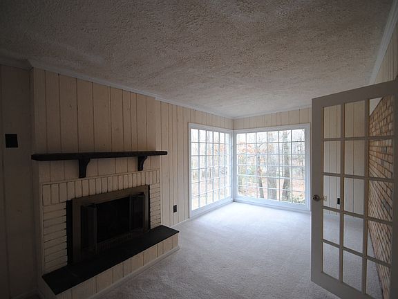 2nd image of 150 W Lake Dr