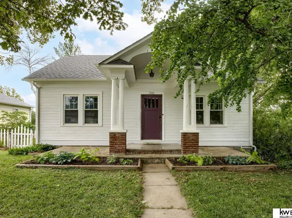 210 Oak St, Louisville, NE 68037