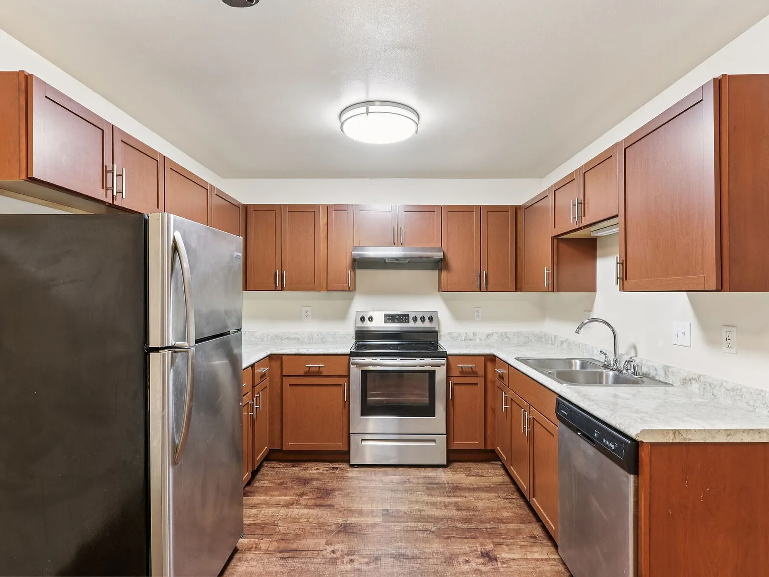 Woodfield Heights Apartments — Photo 2