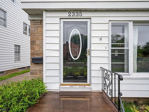 3rd image of 2335 Traymore Rd